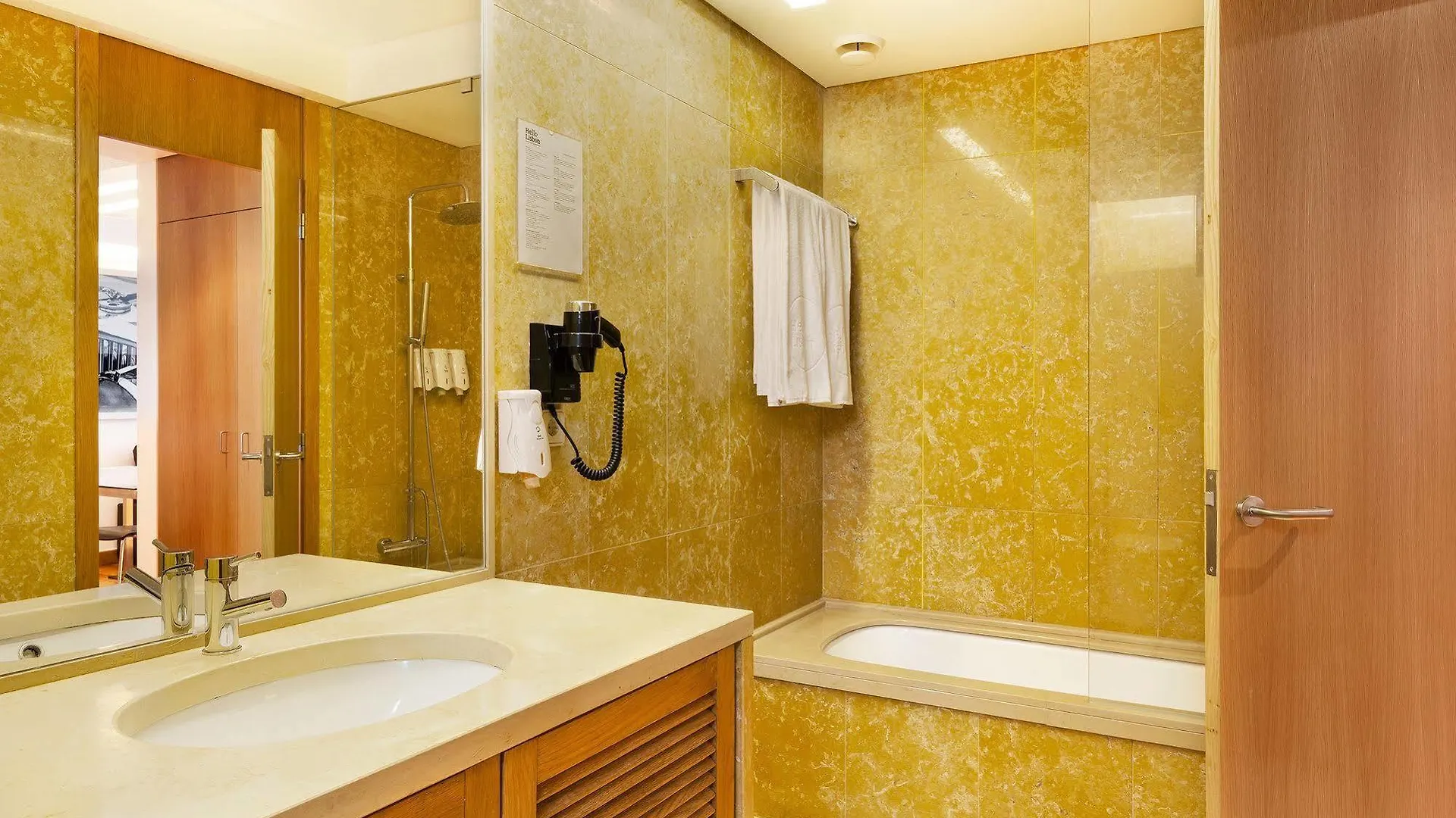 Hello Lisbon Marques De Pombal Apartments 4*,